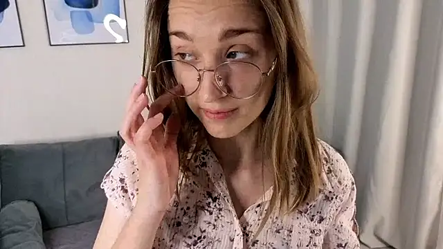 AshleyyJones online show from June 8, 2026, 2:06 pm
