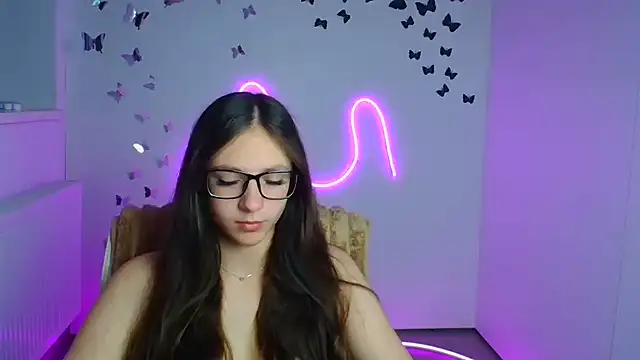 KissMeJulia online show from June 20, 2026, 5:32 am