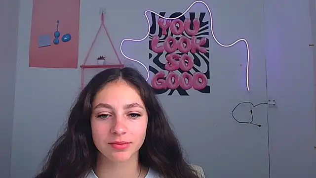 KissMeJulia online show from June 25, 2026, 5:34 am