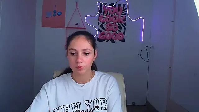 KissMeJulia online show from June 30, 2026, 11:11 am
