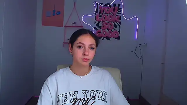 KissMeJulia online show from July 1, 2026, 5:42 am