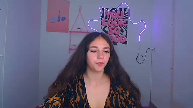 KissMeJulia online show from July 14, 2026, 5:45 am