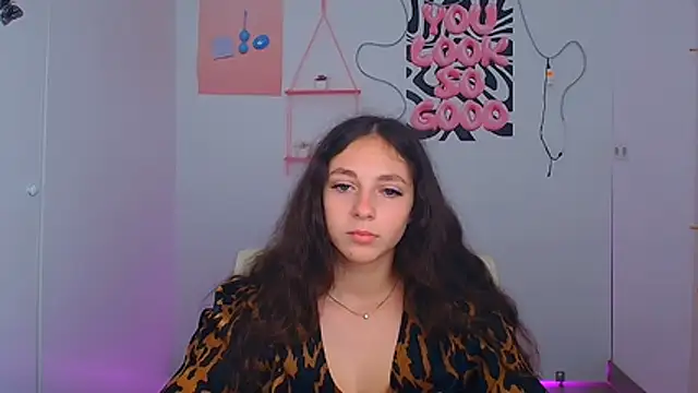 KissMeJulia online show from July 20, 2026, 5:33 am