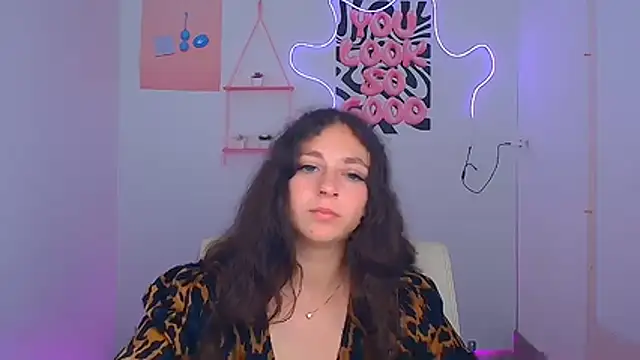 KissMeJulia online show from July 20, 2026, 10:39 am