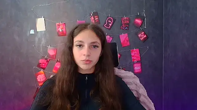 KissMeJulia online show from July 24, 2026, 5:49 am