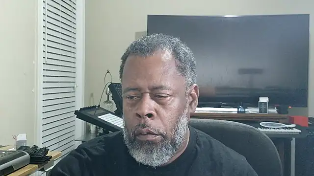 Cleozevo1961 online show from July 17, 2026, 4:19 am