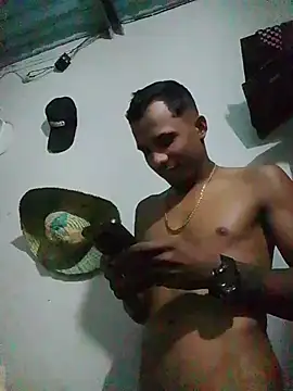 blackhot22c online show from June 15, 2026, 6:32 pm