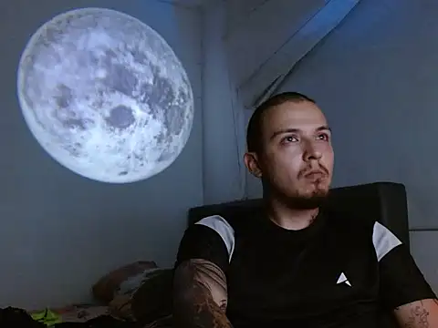 Maximo Garcia17 online show from April 7, 2026, 4:24 am