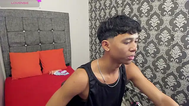 Snapshot of Little_Twink19x chatting on June 18, 2026, 7:40 pm Little Twink19x online show from June 18, 2026, 7:40 pm