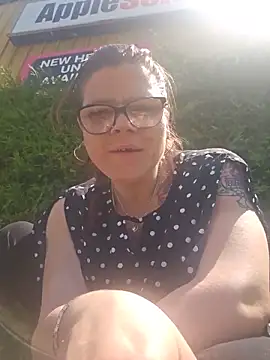 Sexymilf6992 online show from June 3, 2026, 4:23 pm