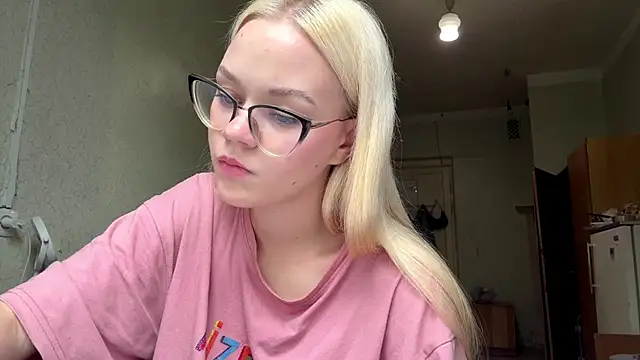 MiaCashe online show from July 17, 2026, 11:06 am