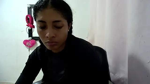 Couplesweethot online show from April 28, 2026, 4:28 am
