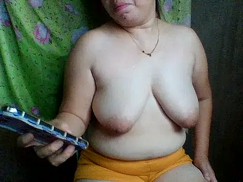 sweet lhyn online show from July 9, 2026, 3:10 am