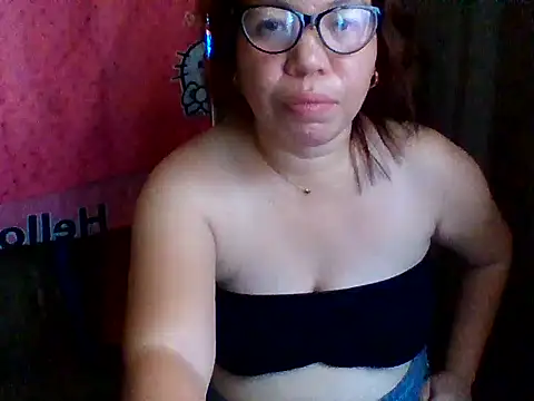sweet lhyn online show from July 13, 2026, 4:48 am