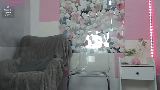 EmberLuna  online show from June 27, 2026, 6:29 am