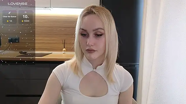 Bella Villen online show from June 14, 2026, 10:50 am