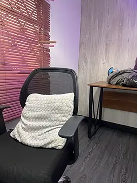 LilyRossi  online show from July 18, 2026, 1:37 pm