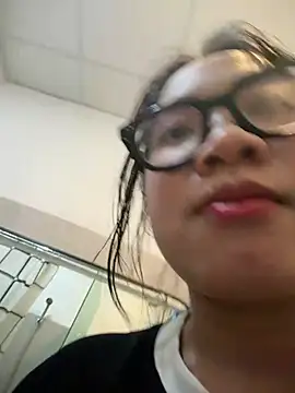 Leeeeiu online show from June 27, 2026, 4:23 pm