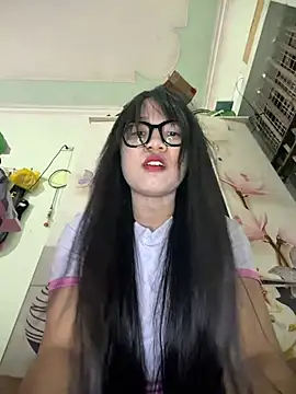 Leeeeiu online show from July 23, 2026, 3:21 pm