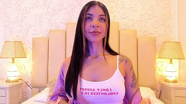 Snapshot of VioletaHills_ chatting on June 24, 2026, 12:37 pm VioletaHills online show from June 24, 2026, 12:37 pm