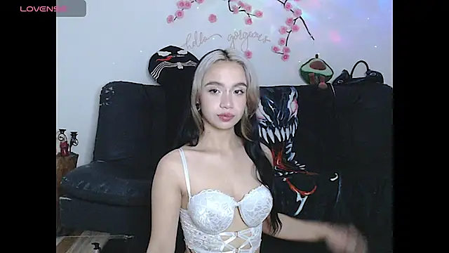 sweet molly420 online show from June 24, 2026, 11:04 pm
