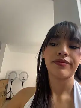 Mia-villalobos online show from July 29, 2026, 2:37 pm