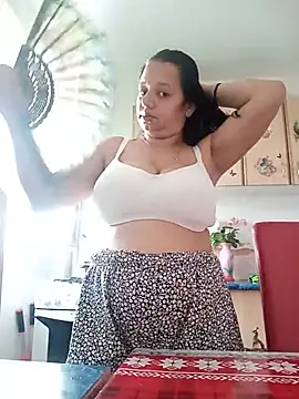 roxana e43 online show from June 25, 2026, 3:49 pm