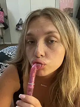 imkhloe online show from July 21, 2026, 8:33 pm