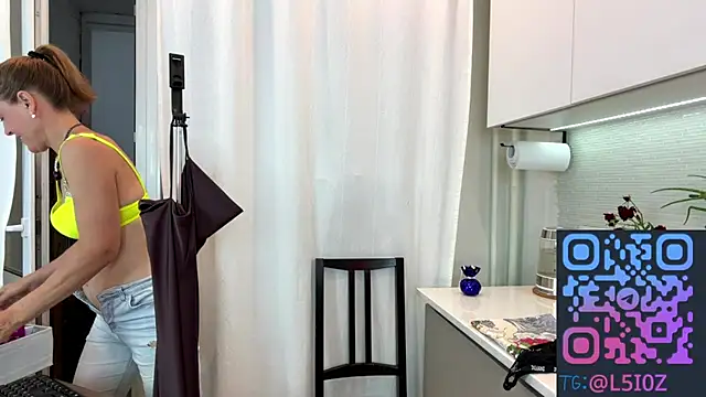 Lizacams online show from July 25, 2026, 4:37 pm