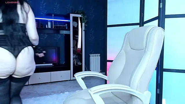 Lucky Milf online show from June 18, 2026, 12:42 pm