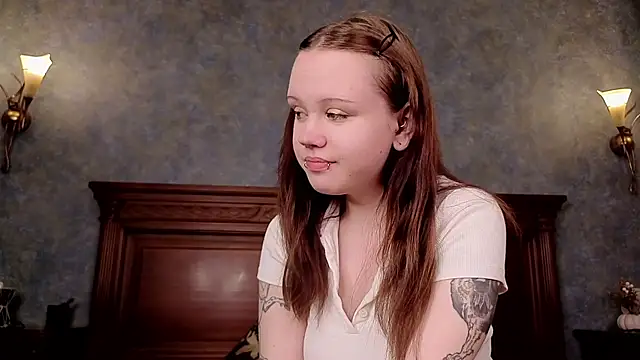 LeahAllsop online show from June 21, 2026, 2:03 am