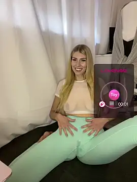 SoniaXOXO online show from May 1, 2026, 4:11 pm
