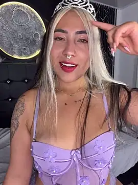 ManuelaVeeleez online show from June 14, 2026, 6:04 am