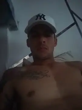 alexito1020 online show from May 17, 2026, 5:05 am