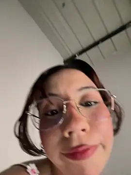 Nicole Cute04 online show from May 1, 2026, 3:33 am