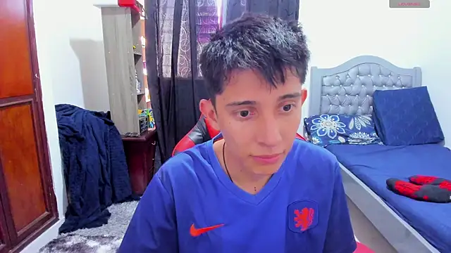 gomitaboy1 online show from May 15, 2026, 7:32 pm