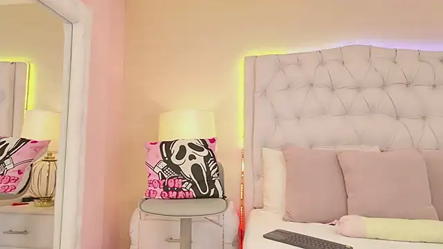 MeganRoseh online show from June 17, 2026, 8:10 pm