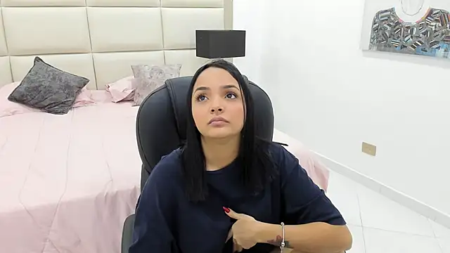 Chloelarsons online show from June 7, 2026, 12:26 am
