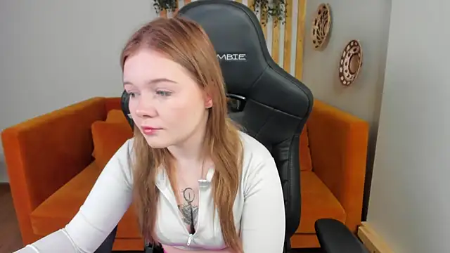 ElinaVale online show from June 26, 2026, 5:01 am