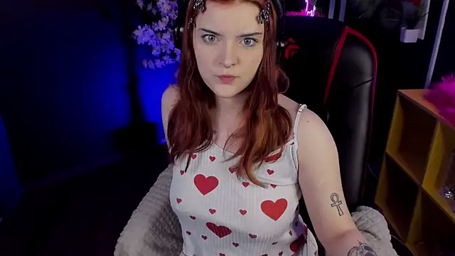 EsterTwilight online show from July 31, 2026, 3:44 pm