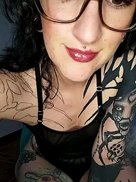 Snapshot of VelvetVal_ chatting on June 24, 2026, 9:14 pm VelvetVal online show from June 24, 2026, 9:14 pm