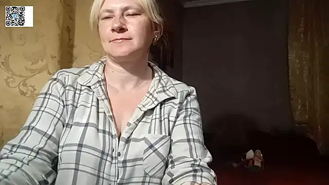 DiamondLady555 online show from June 15, 2026, 7:05 pm