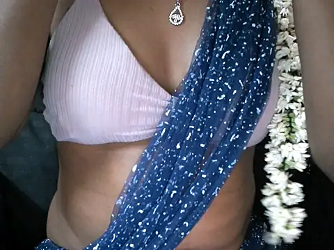 Couplehot00 online show from August 2, 2026, 7:01 pm