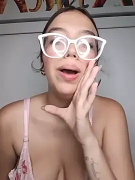 Snapshot of Kitty_Loveee chatting on July 16, 2026, 9:10 pm Kitty Loveee online show from July 16, 2026, 9:10 pm