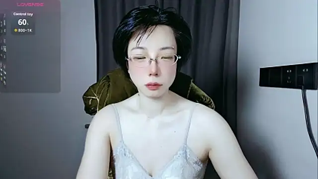 lin lin 520 520 online show from May 18, 2026, 4:02 pm