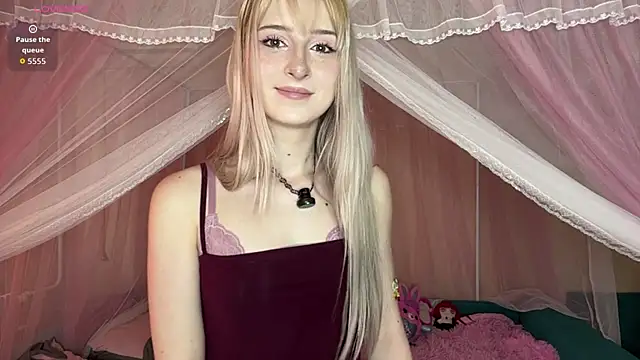 OnlyEva1 online show from May 10, 2026, 8:41 am