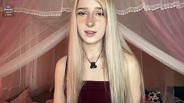 OnlyEva1 online show from May 20, 2026, 9:26 am