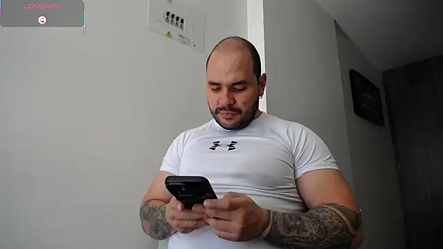 Axel Dominus online show from August 7, 2026, 3:25 pm