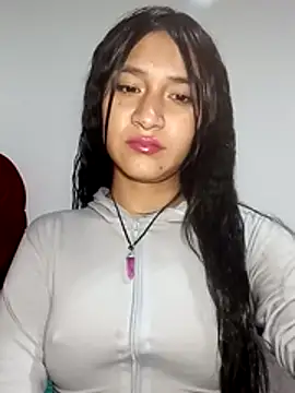 KarolaMendez online show from July 5, 2026, 9:44 pm