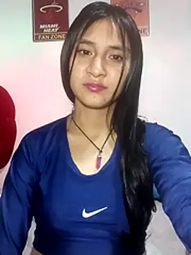 KarolaMendez online show from July 23, 2026, 12:13 am